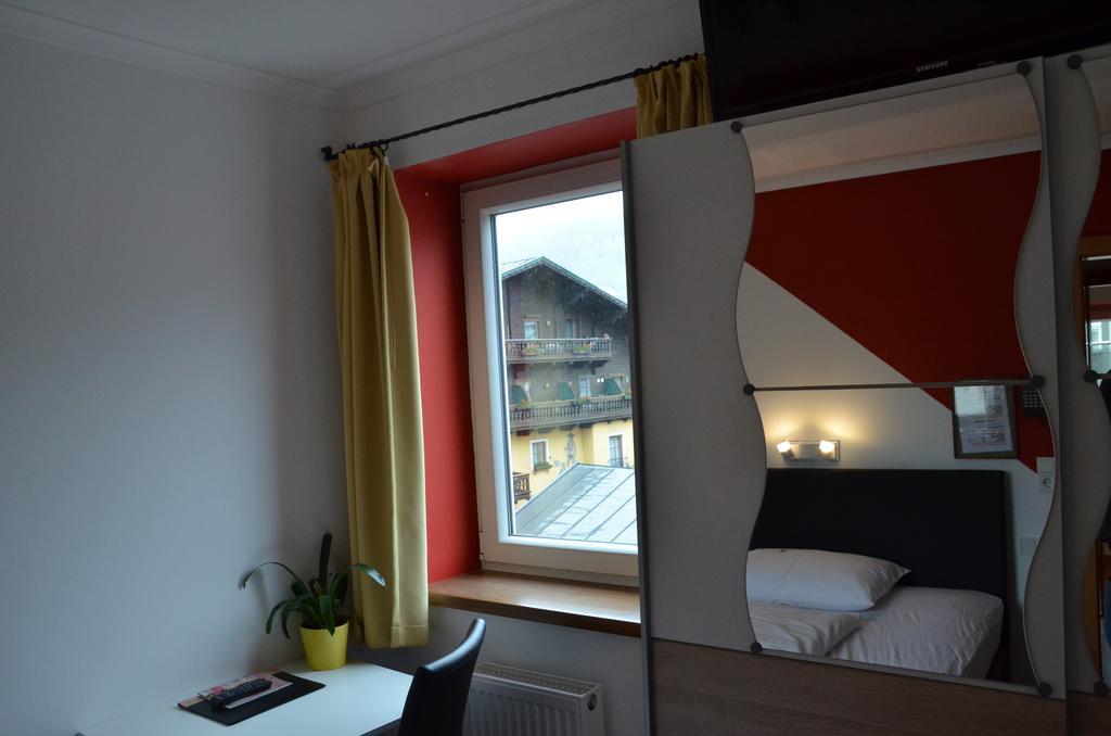 Hotel Traube Zell am See Oda fotoğraf